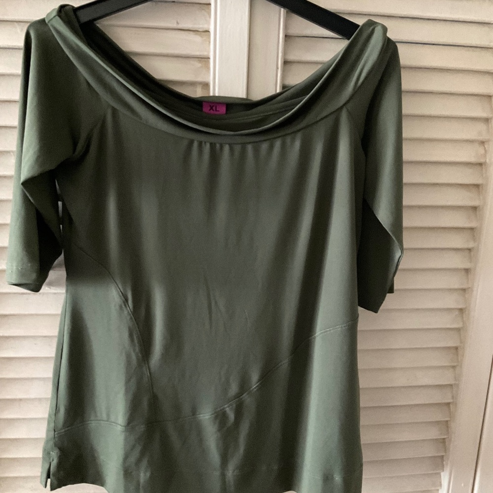 New Top  off shoulders -Save the queen  - size XL - army green